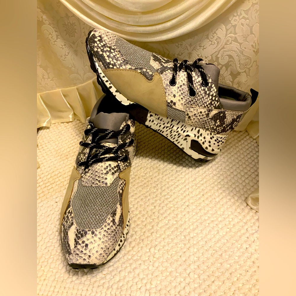 STEVE MADDEN